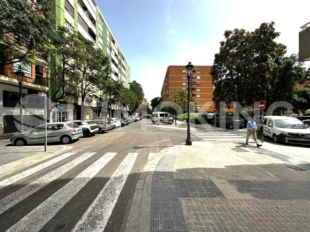 Foto de la propiedad Local comercial en Av. Tres Forques, Valencia 